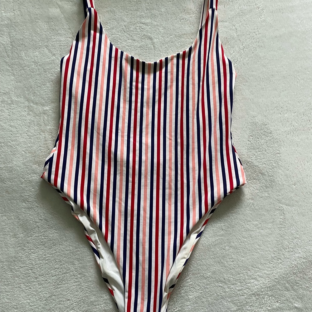 One piece swimsuit with striped pattern